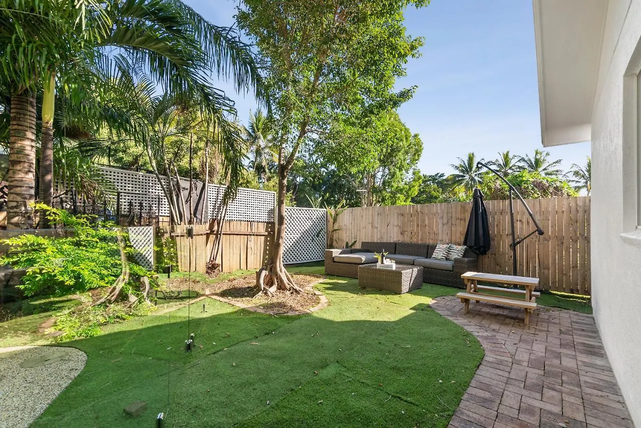 Holiday home Sandpipers Beach House Palm Cove