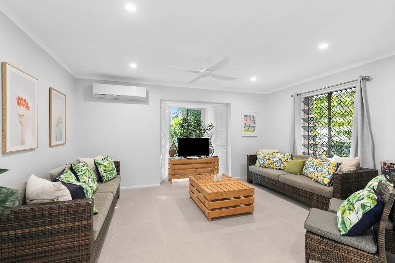 Sandpipers Beach House Palm Cove 0*,